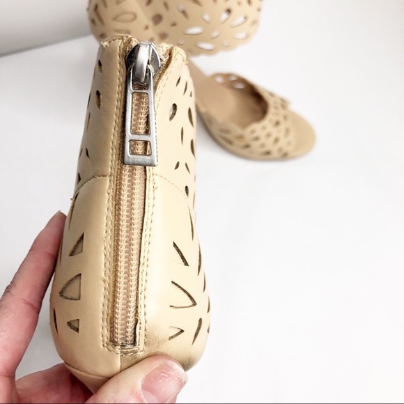 Charles by Charles David Peep Toe Heels - Picture 7 of 9